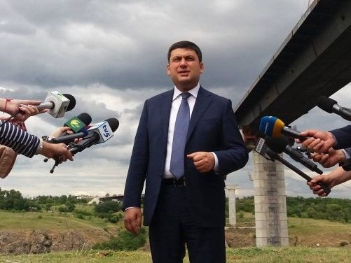 Прем'єр-міністр України відвідав будівництво Запорізьких мостів  
